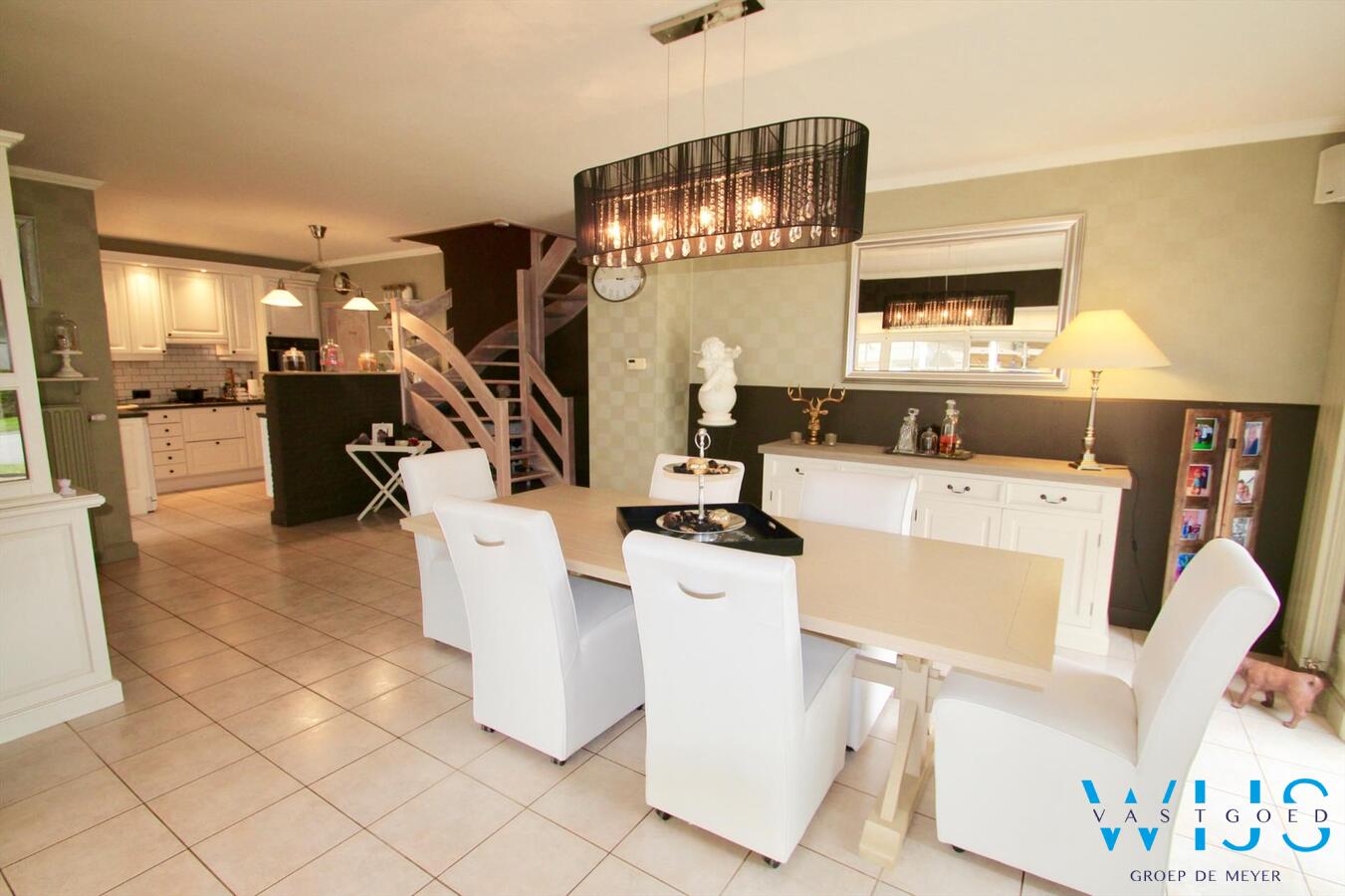 Gezellig &amp; ruim woonhuis in een zeer aangename wijk te Ertvelde ! 