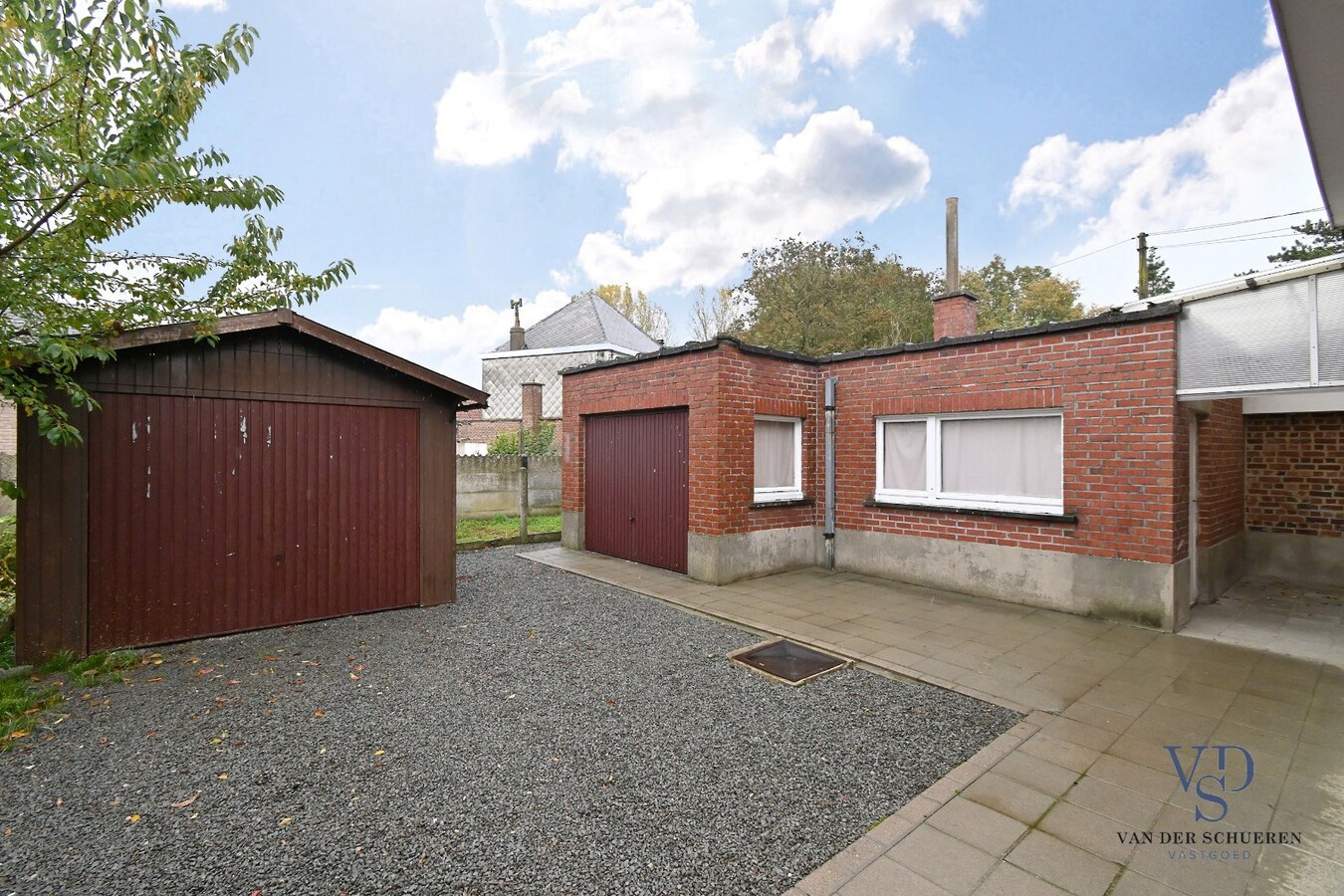 Degelijke halfopen bebouwing 