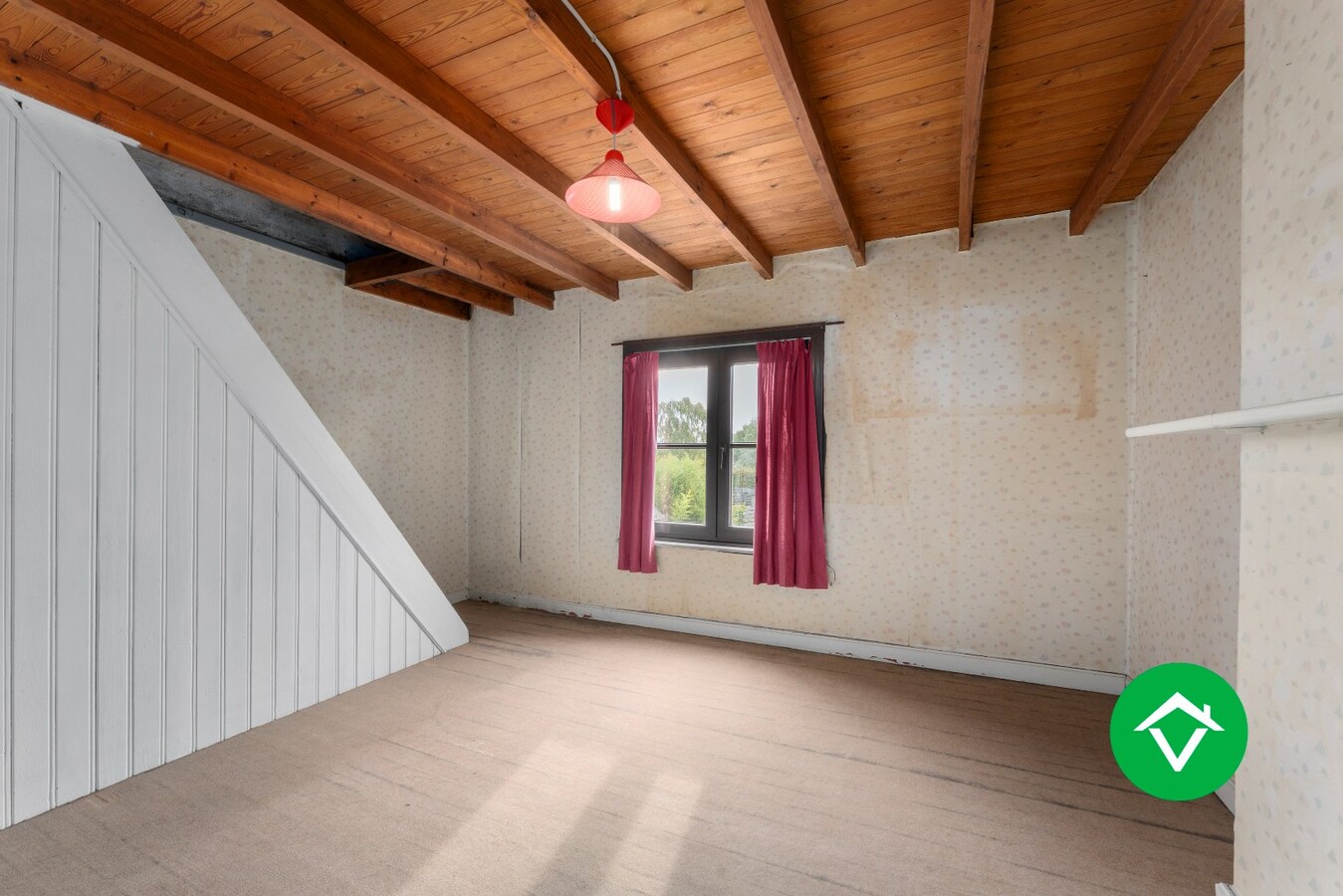 Ruime woning met 5 slaapkamers, diepe tuin en garage te Staden 