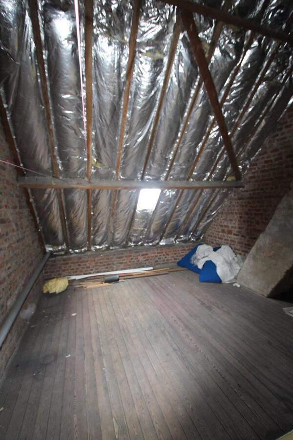 Te renoveren rijwoning met 2 slaapkamers en koer centrum Roeselare 