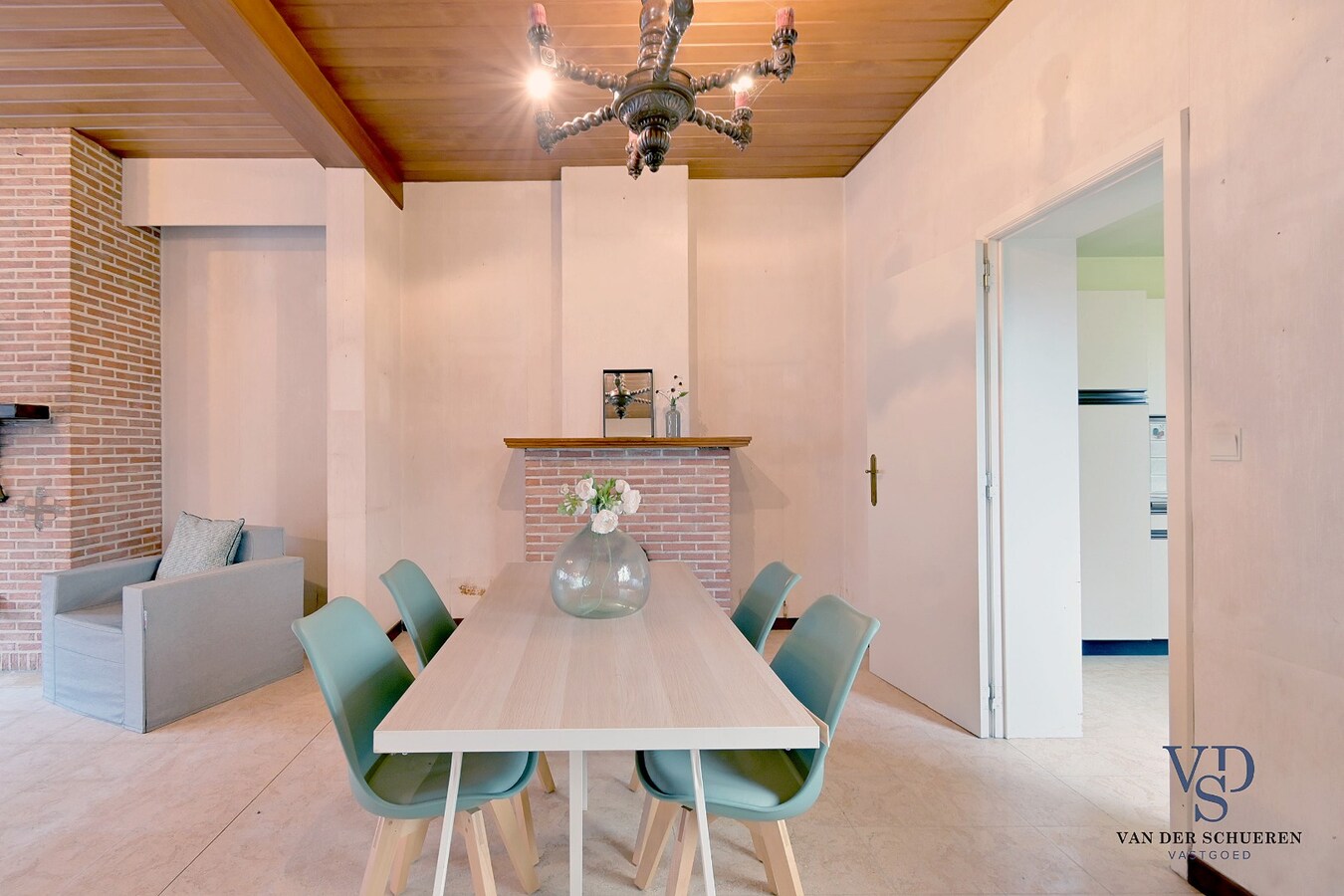 Bijzonder ruime gezinswoning. 