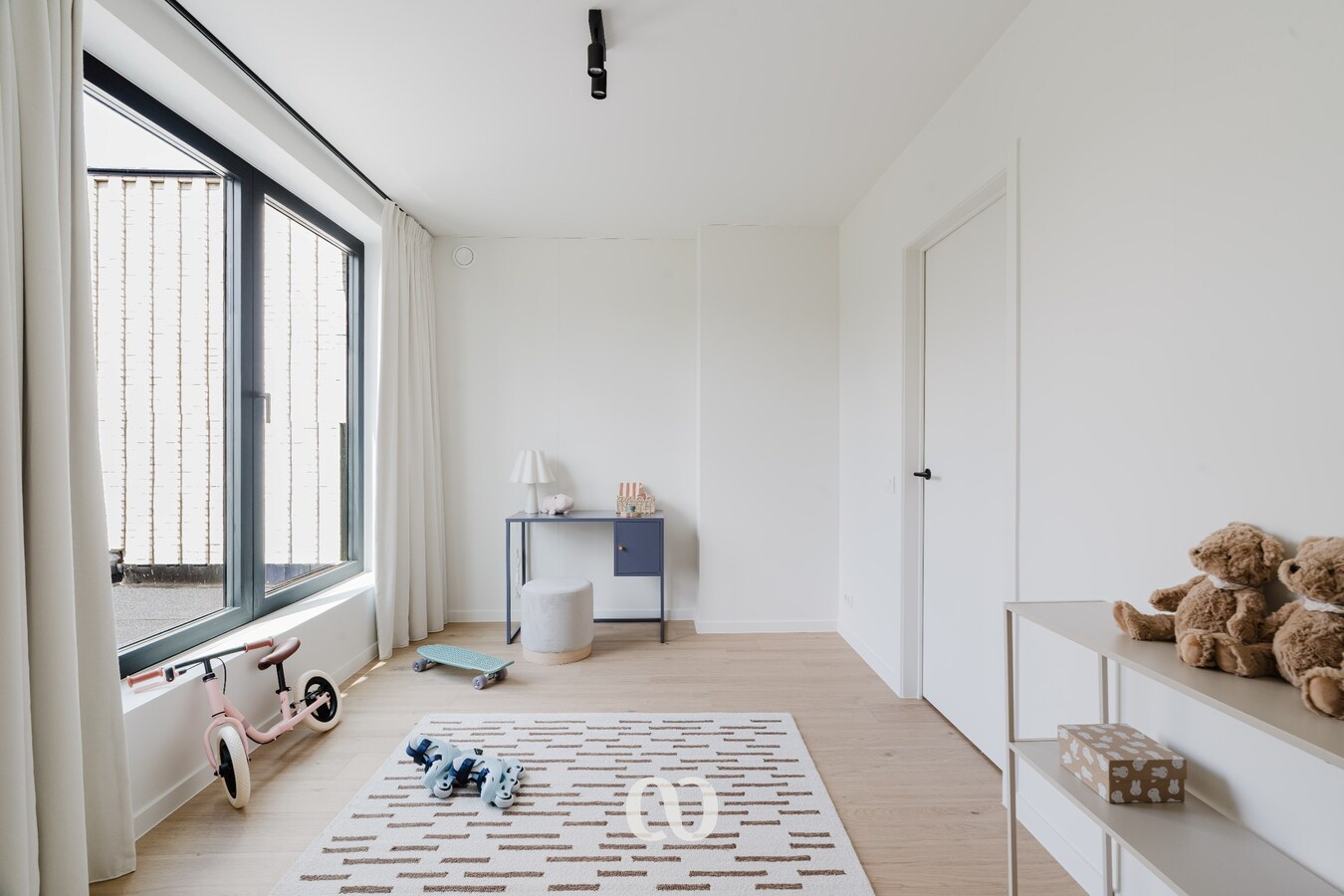 Volledig afgewerkte nieuwbouwwoning met 5 slaapkamers 
