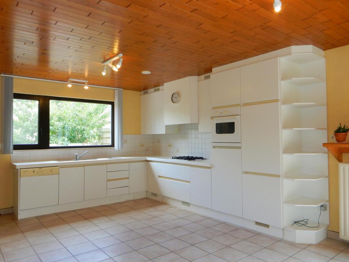 Alleenstaande woning met loods 