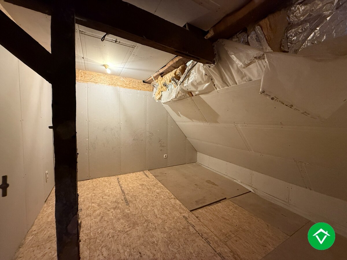 Rustig gelegen halfopen bebouwing met 3 slaapkamers, tuin en garage met uitweg! 