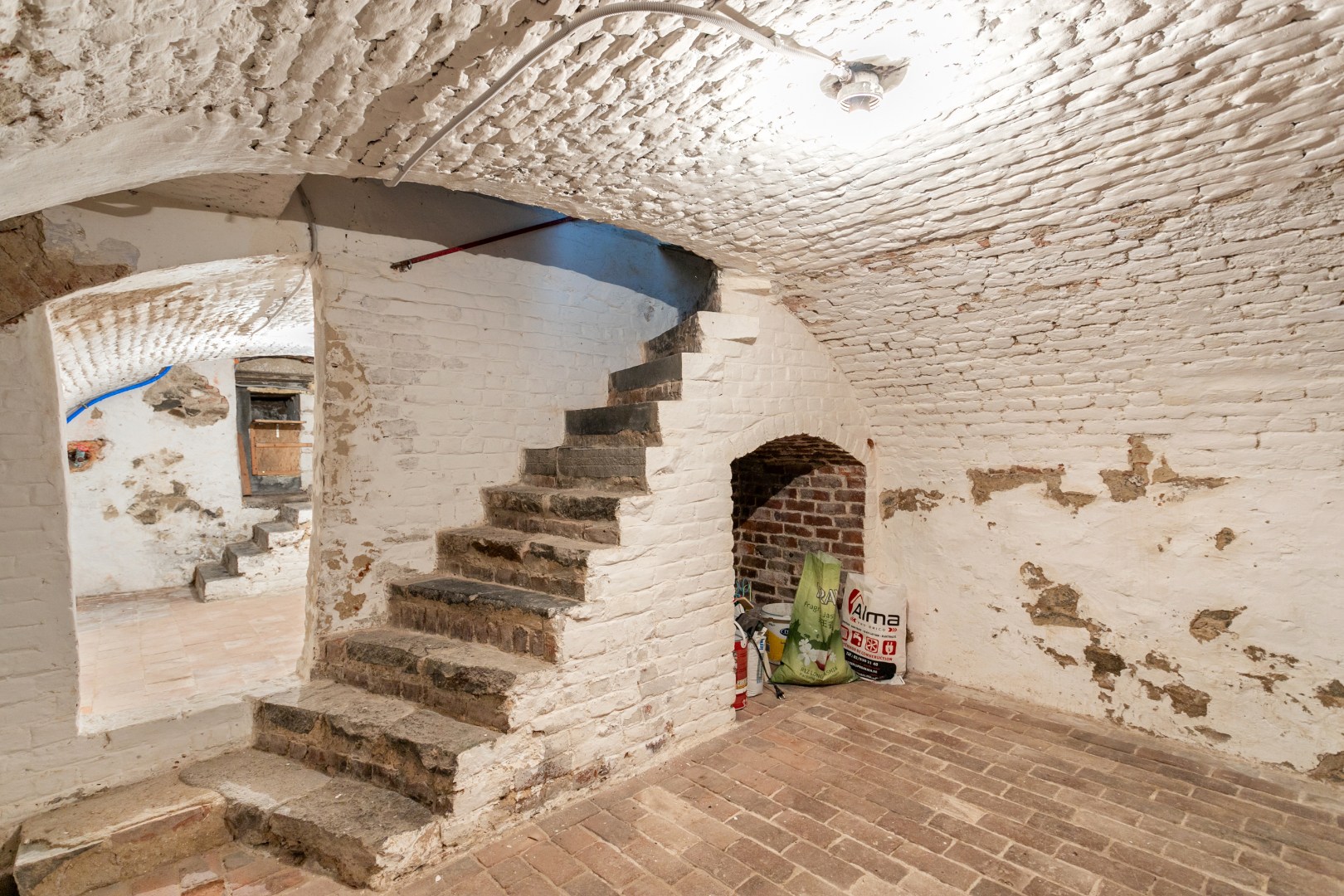 Maison rénové avec 4 chambres et local de stockage 