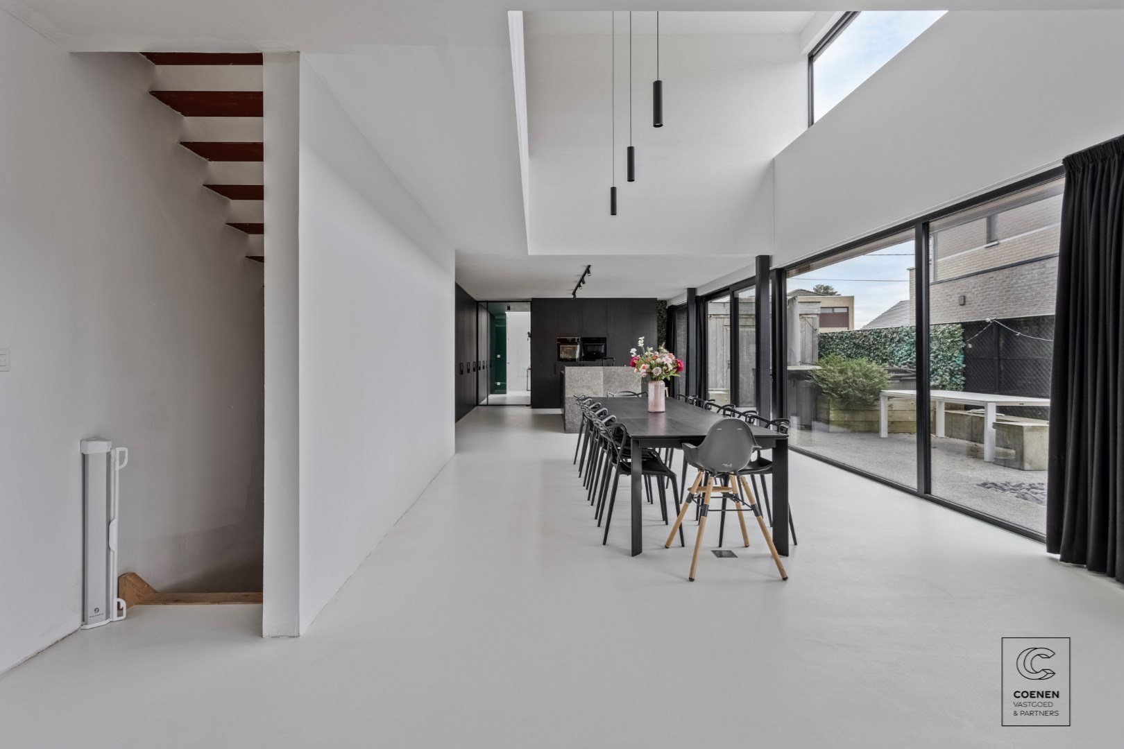 Prachtig verder af te werken HOB van 320 m² in een doodlopende straat! 