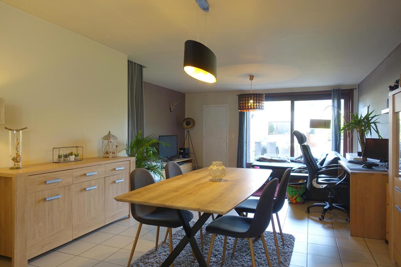 Gezellige rijwoning met tuin en een dubbele garage 