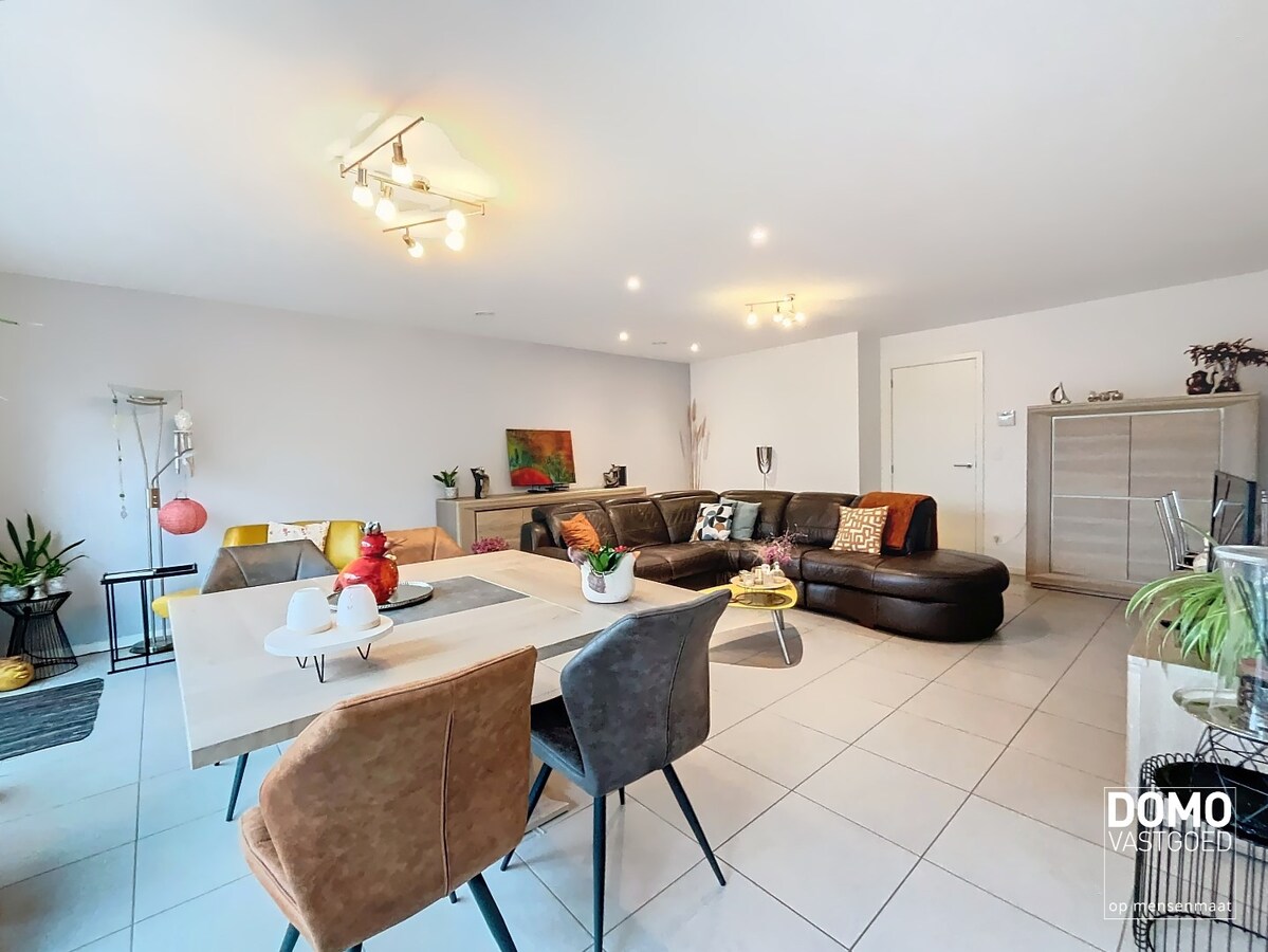 GELIJKVLOERS 1 SLAAPKAMER APPARTEMENT MET TUIN EN ONDERGRONDSE AUTOSTANDPLAATS GELEGEN TE SPALBEEK 