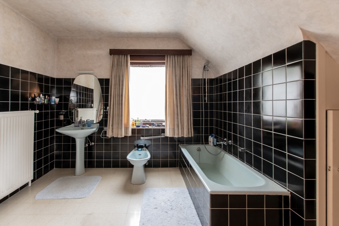 Statige, te moderniseren villa in een residentiële wijk - Blankenberge 