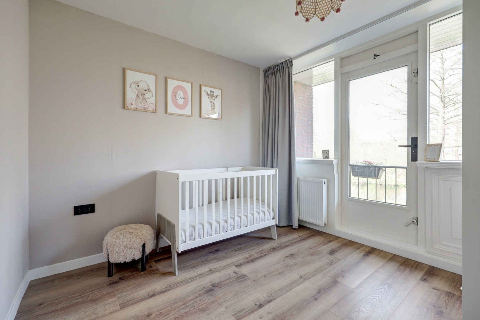 Energiezuinig (A++) en instapklaar 6-kamer gezinswoning met luxe keuken, vijf slaapkamers en zonnige tuin op het zuidoosten 