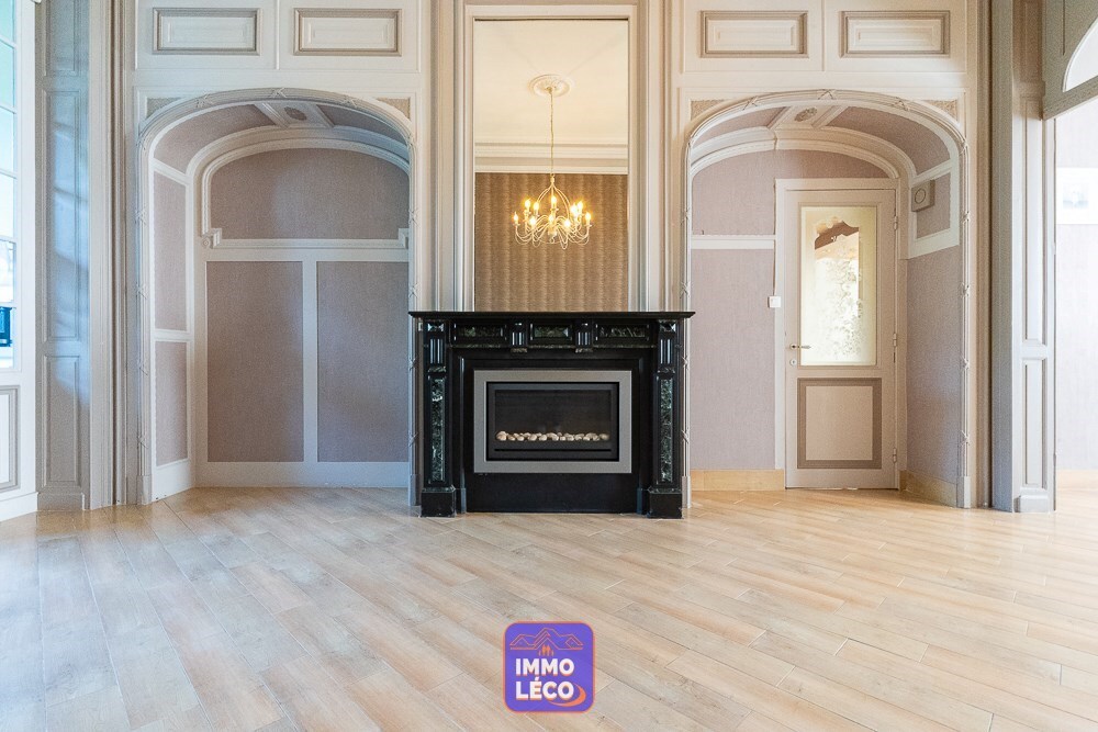 Maison Bourgeoise avec jardin, située à deux pas de la Place d'Herseaux ! 