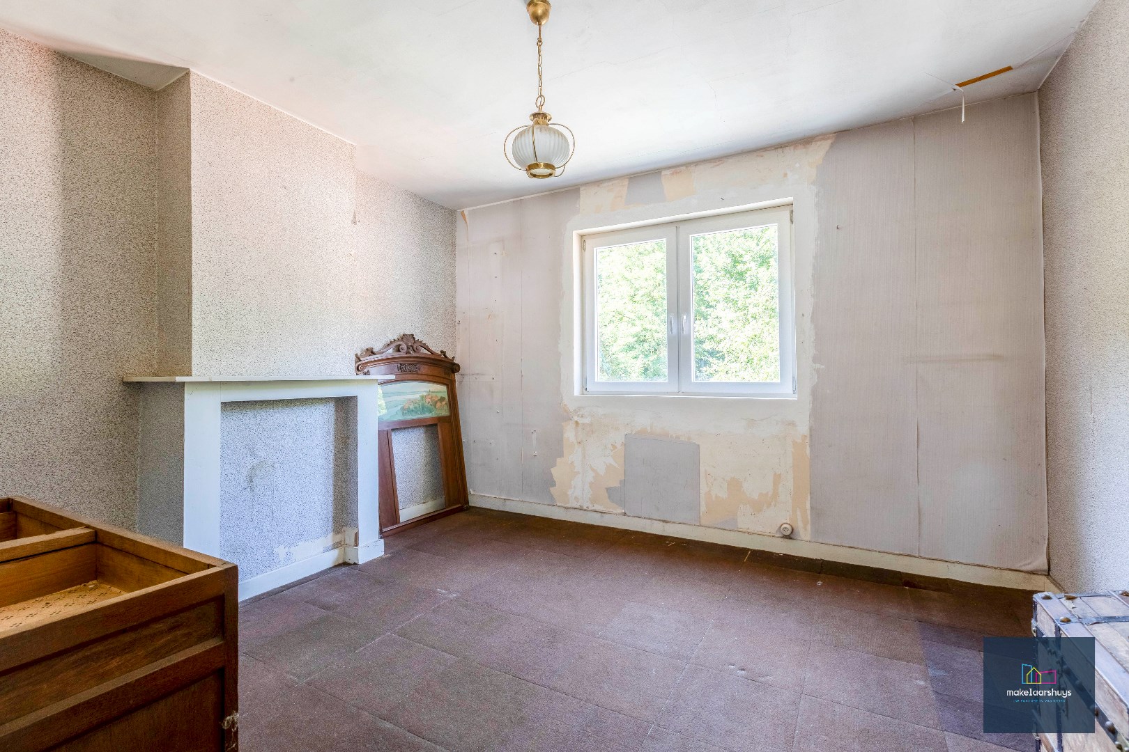 VERKOCHT !!! Residentieel gelegen  te renoveren halfopen bebouwing met tuin 