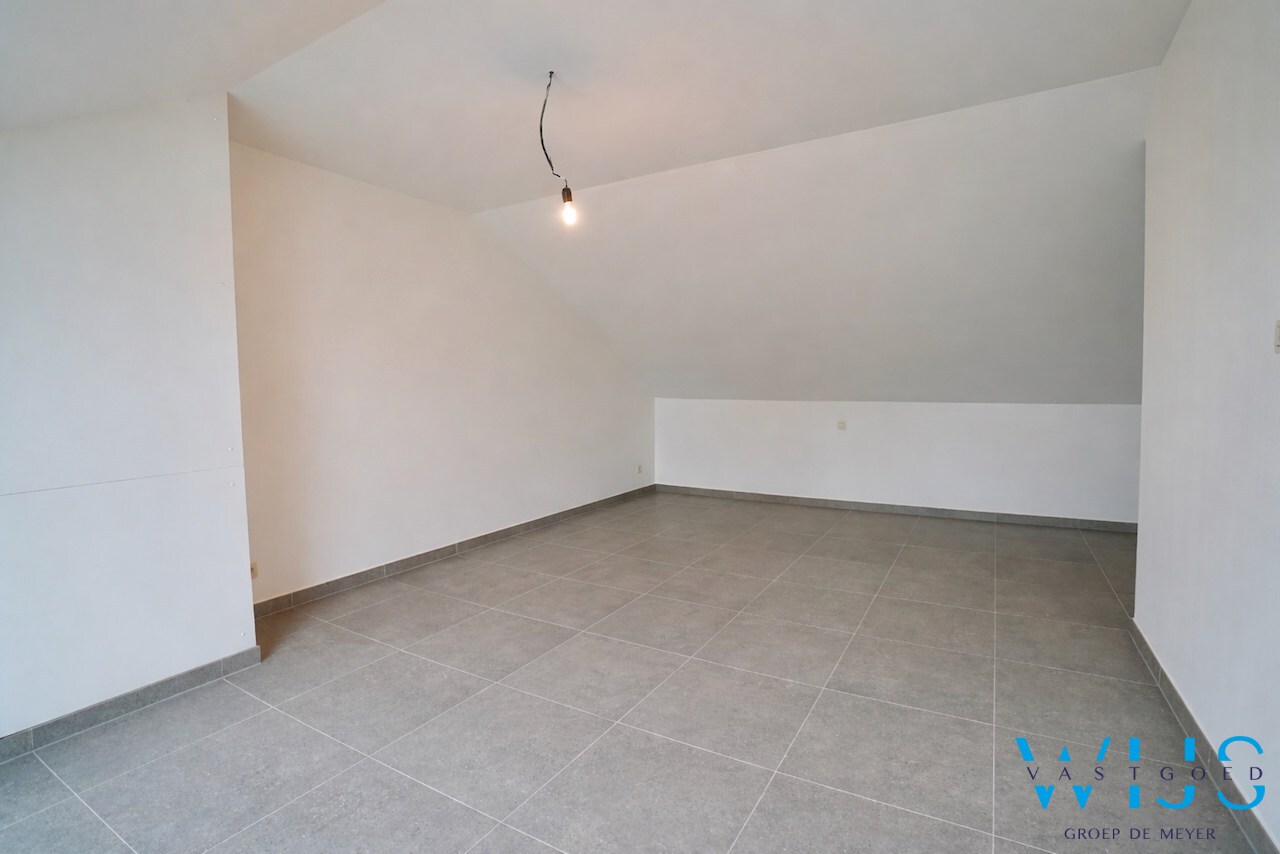 Drieslaapkamer appartement met garage in hartje Ertvelde ! 