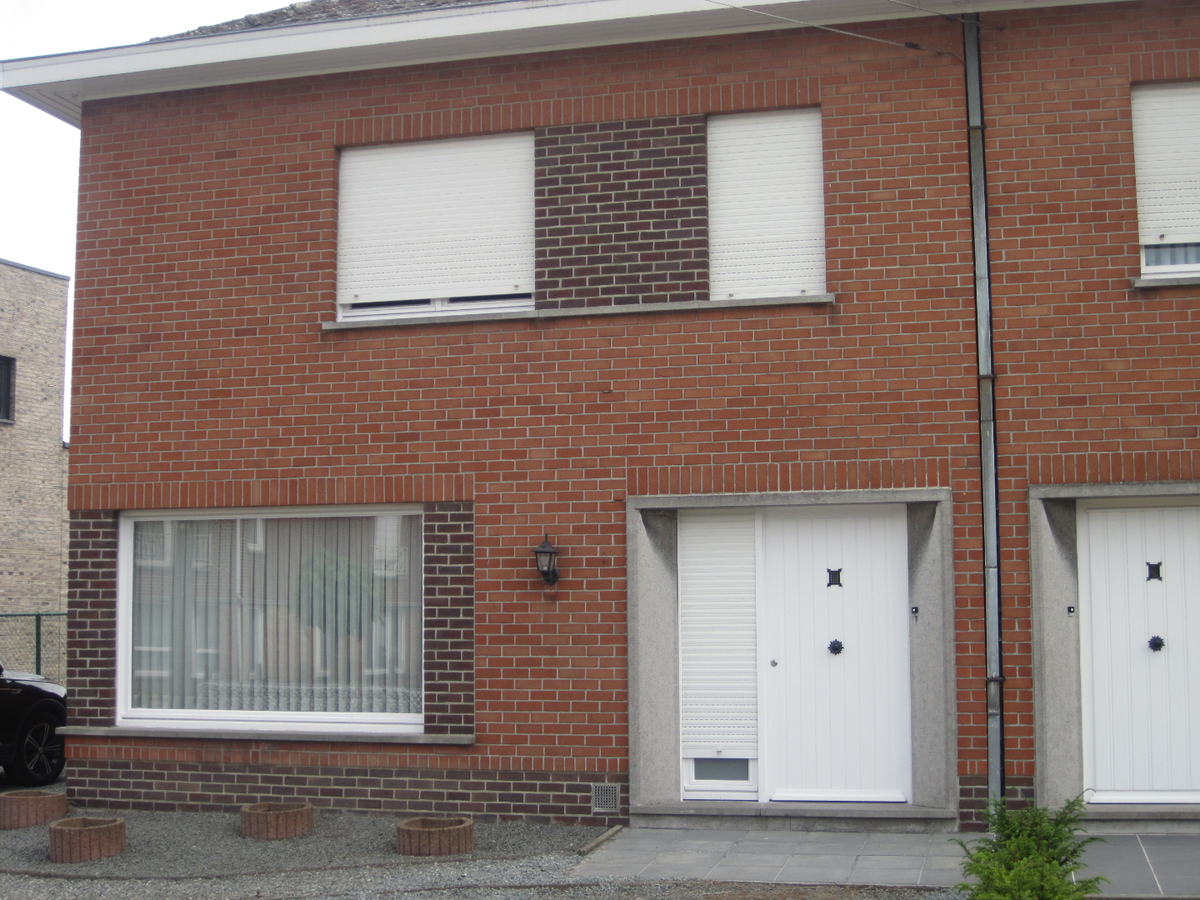 Degelijke Half Open Bebouwing. Bijzonder rustig gelegen ! 