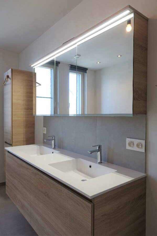 Prachtig afgewerkte moderne nieuwbouwwoning met tuin 