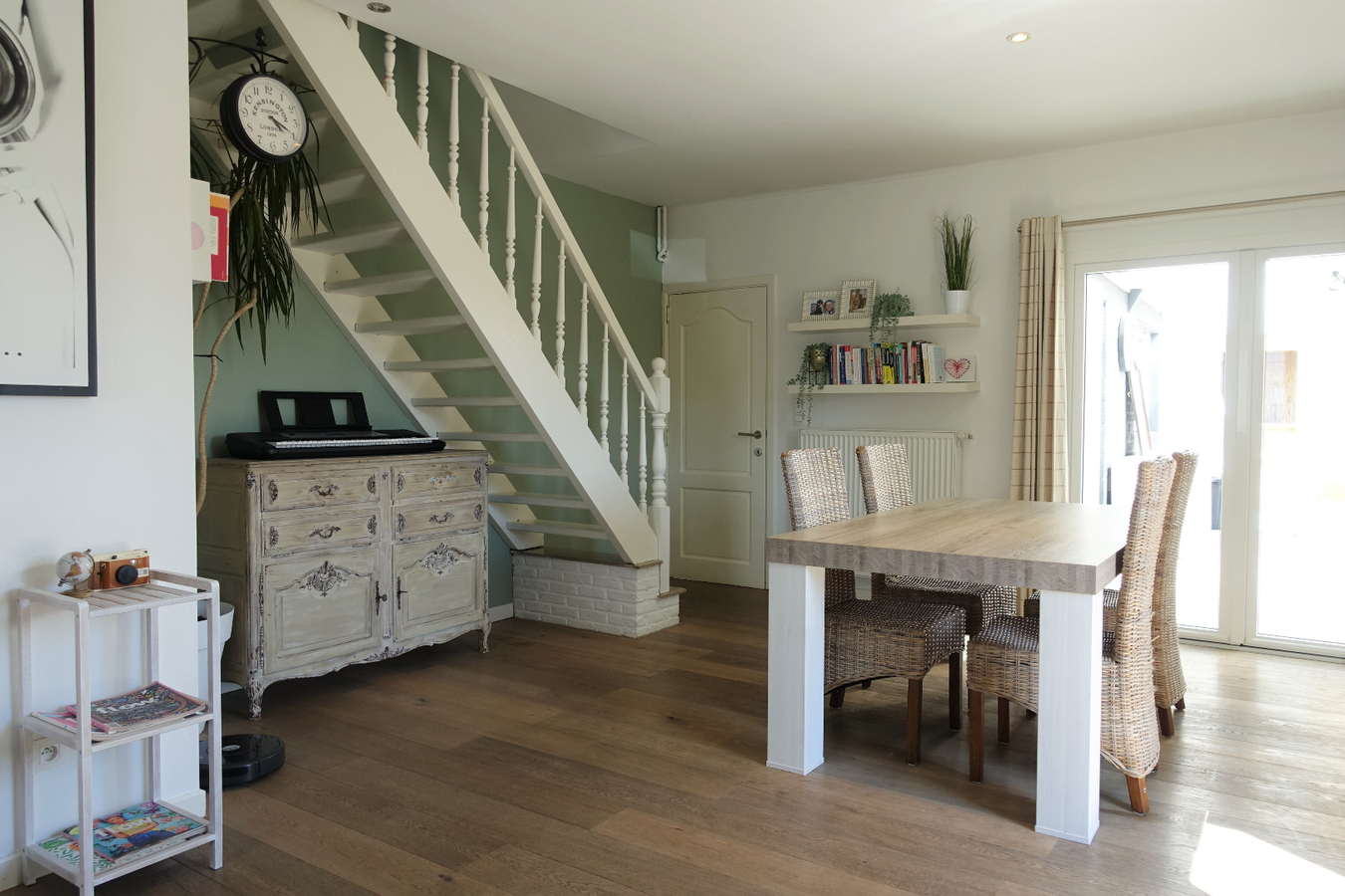 Goed gelegen hoekwoning met gezellige tuin en garage 