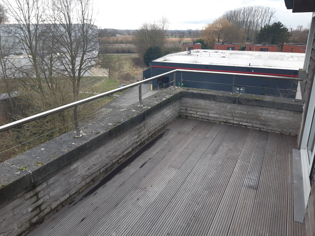 Ruim duplex-appartement met 2 terrassen in hartje Gavere 