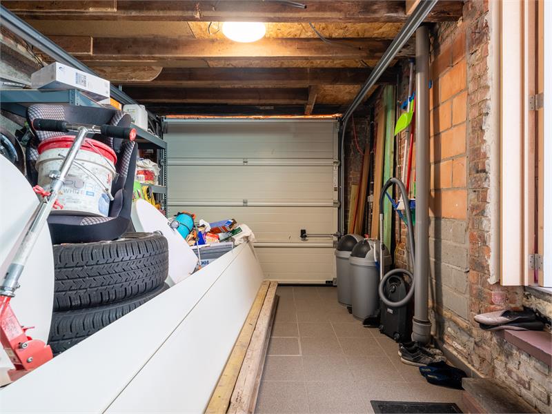 Instapklare hoekwoning met garage in groene rand van Gent 
