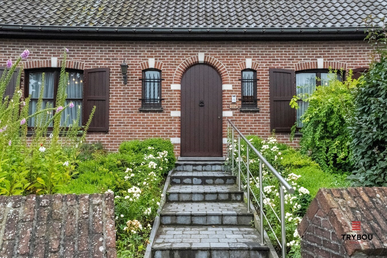 Statige villa, met enorm veel mogelijkheden, te koop in centrum Houthulst. 