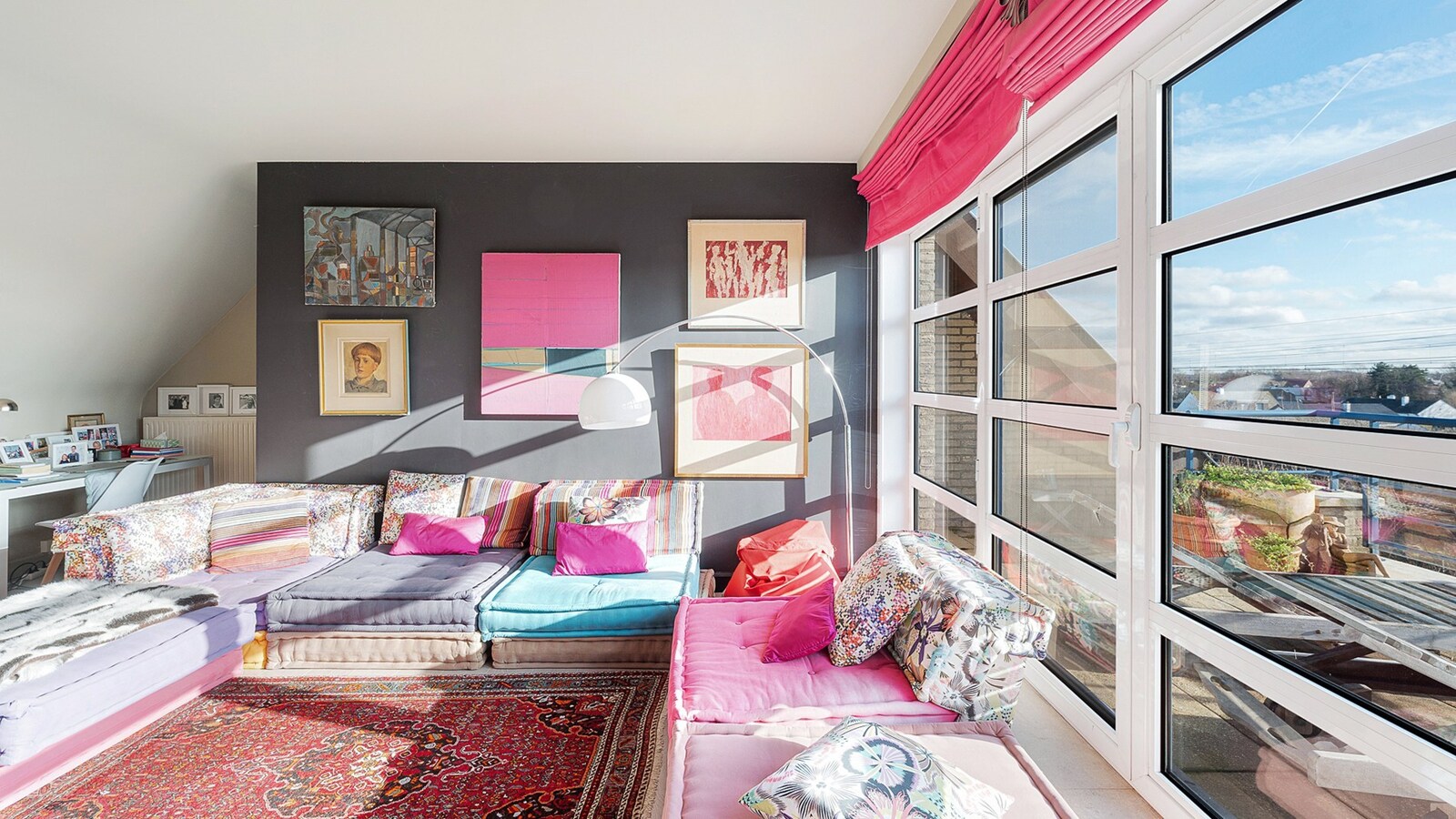 Ruime gezinswoning met inpandige garage en gezellige tuin. 