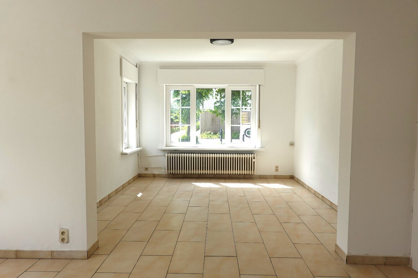 Te huur: ruime woning met 5 slaapkamers, tuin en garage 