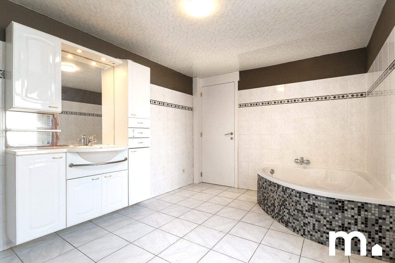 Instapklare woning nabij de Leieboorden in Kortrijk te koop ! 