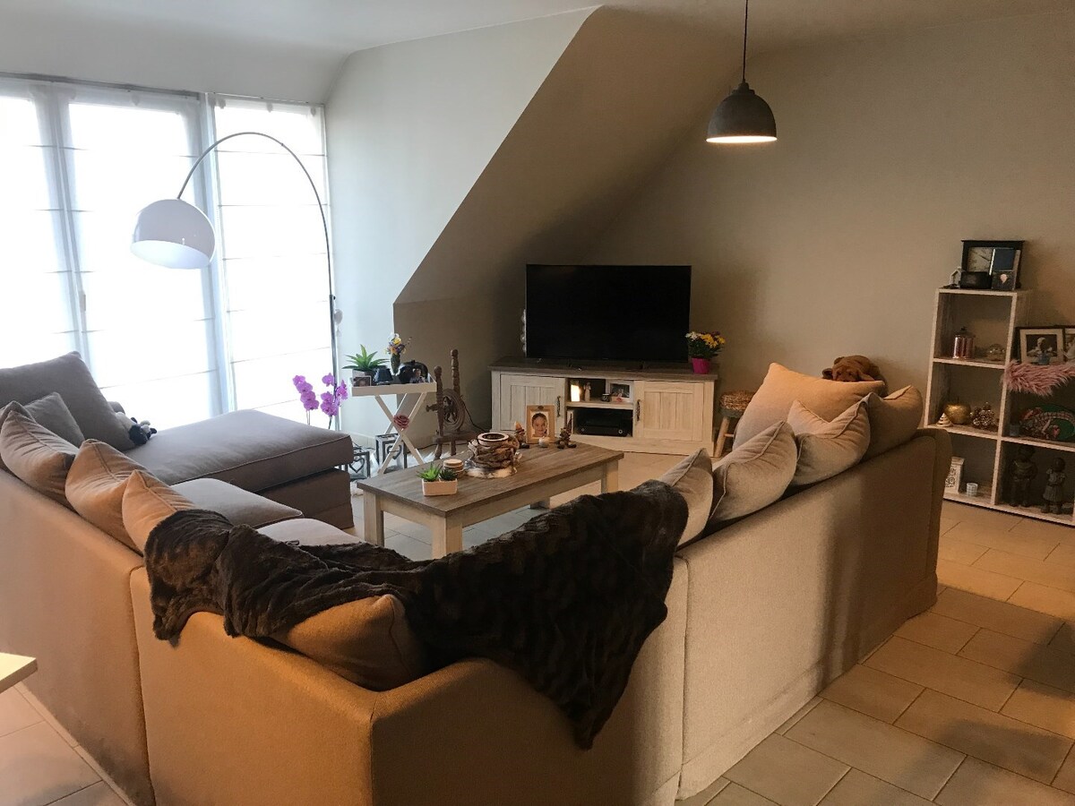 Ruim duplex-appartement met twee ruime slaapkamers 