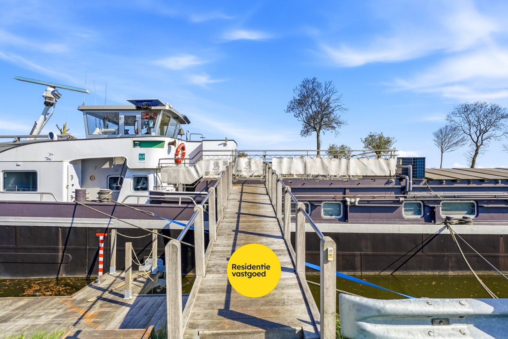 Unieke woonboot met B&amp;B en vergunde ligplaats in Plassendale 