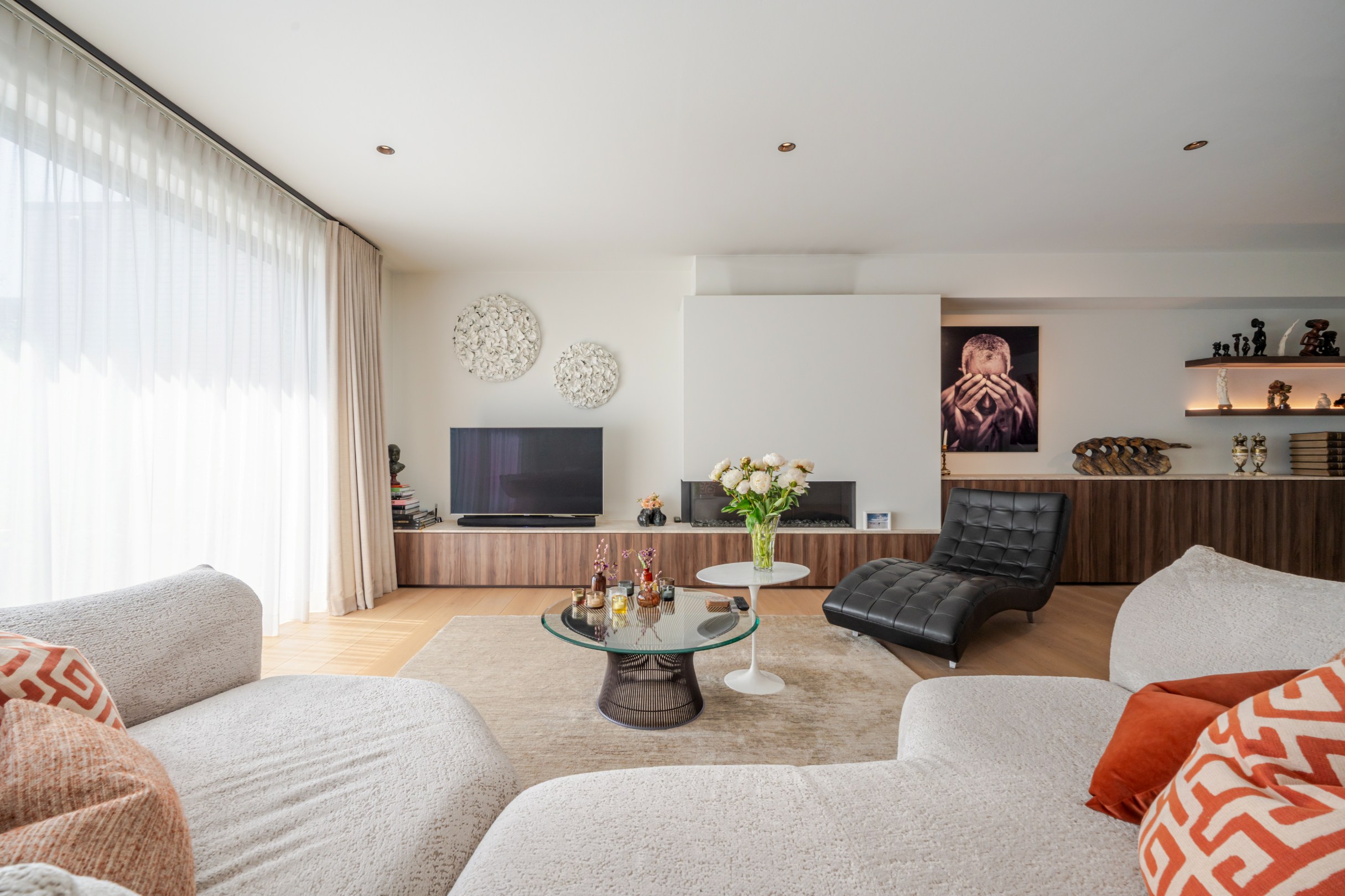 Magnifique villa jumelée très récente avec beaucoup de lumière, idéalement située en bordure du Zoute. 