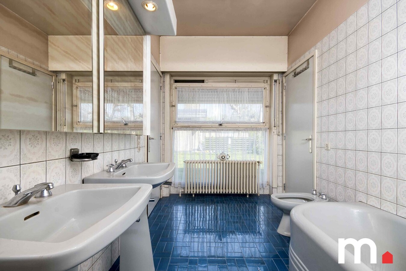 Unieke Gelijkvloerse Villa te Roeselare op 1620m² met 242m² bewoonbare oppervlakte! 