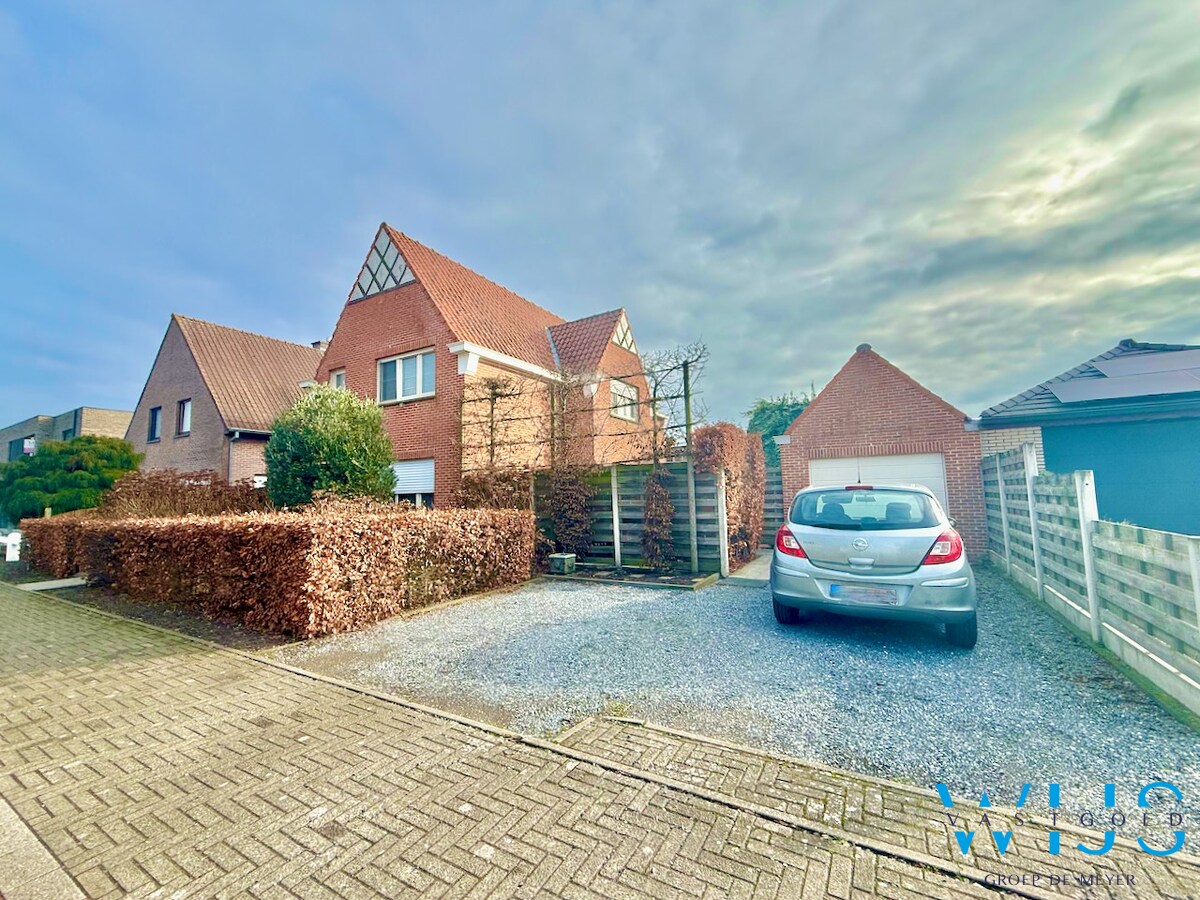 Instapklare, karaktervolle ALLEENSTAANDE woning op topligging in Ertvelde ! 