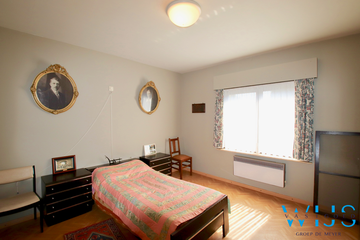 Stevige bungalow op een prachtig perceel van 925 m² te SLEIDINGE ! 