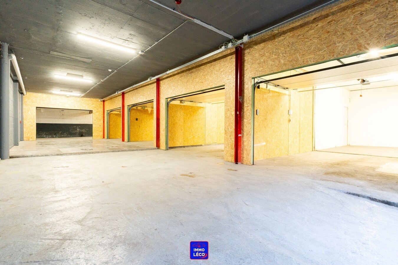 Espace de stockage/Garage/Box de +/- 52m² 