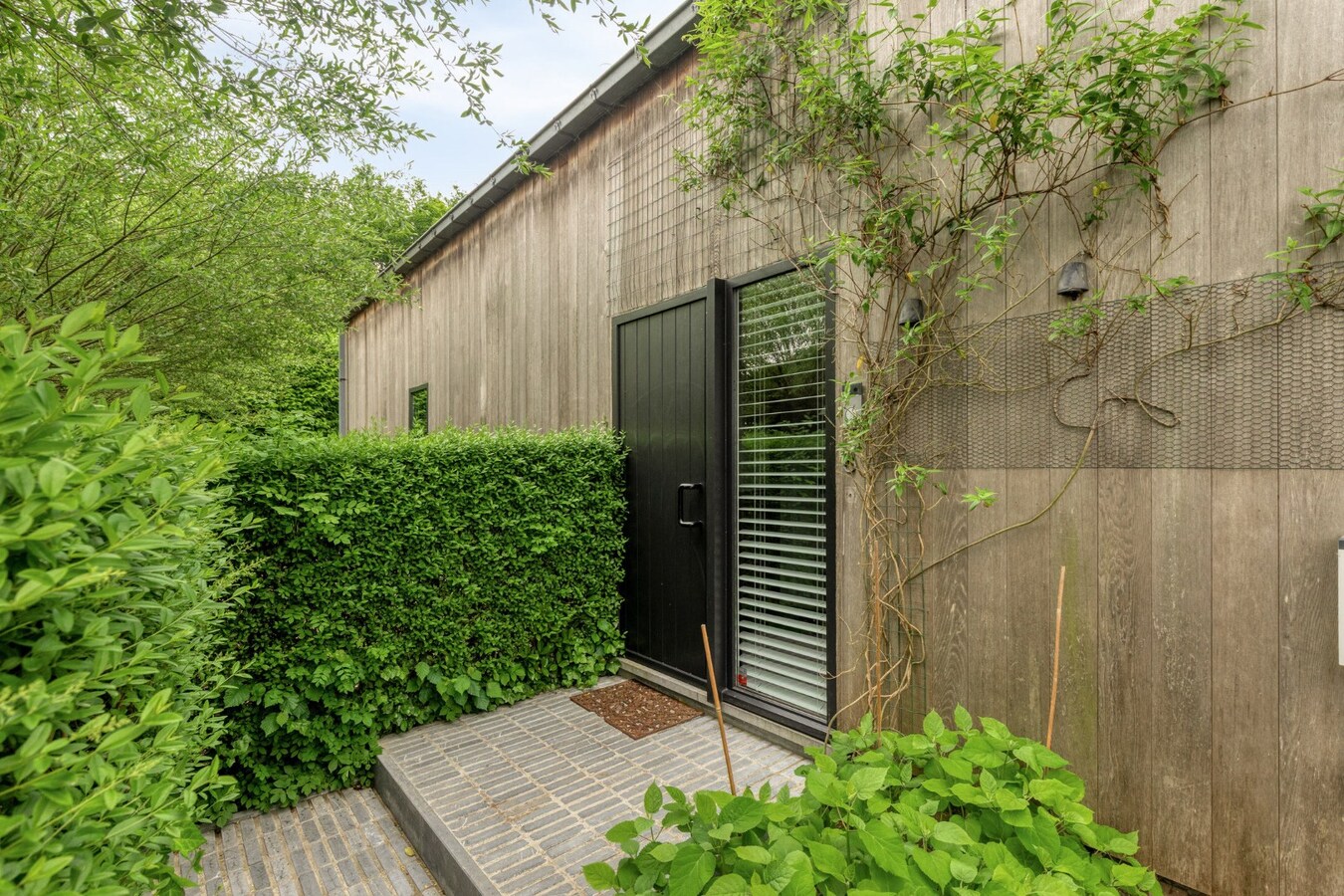 Karaktervolle woning met unieke uitstraling, omgeven door groen en absolute privacy 