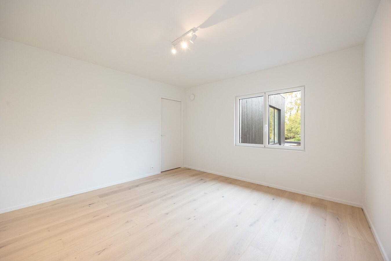 Energiezuinige instapklare woning met 4 slaapkamers en bijgebouw in hartje Schilde 