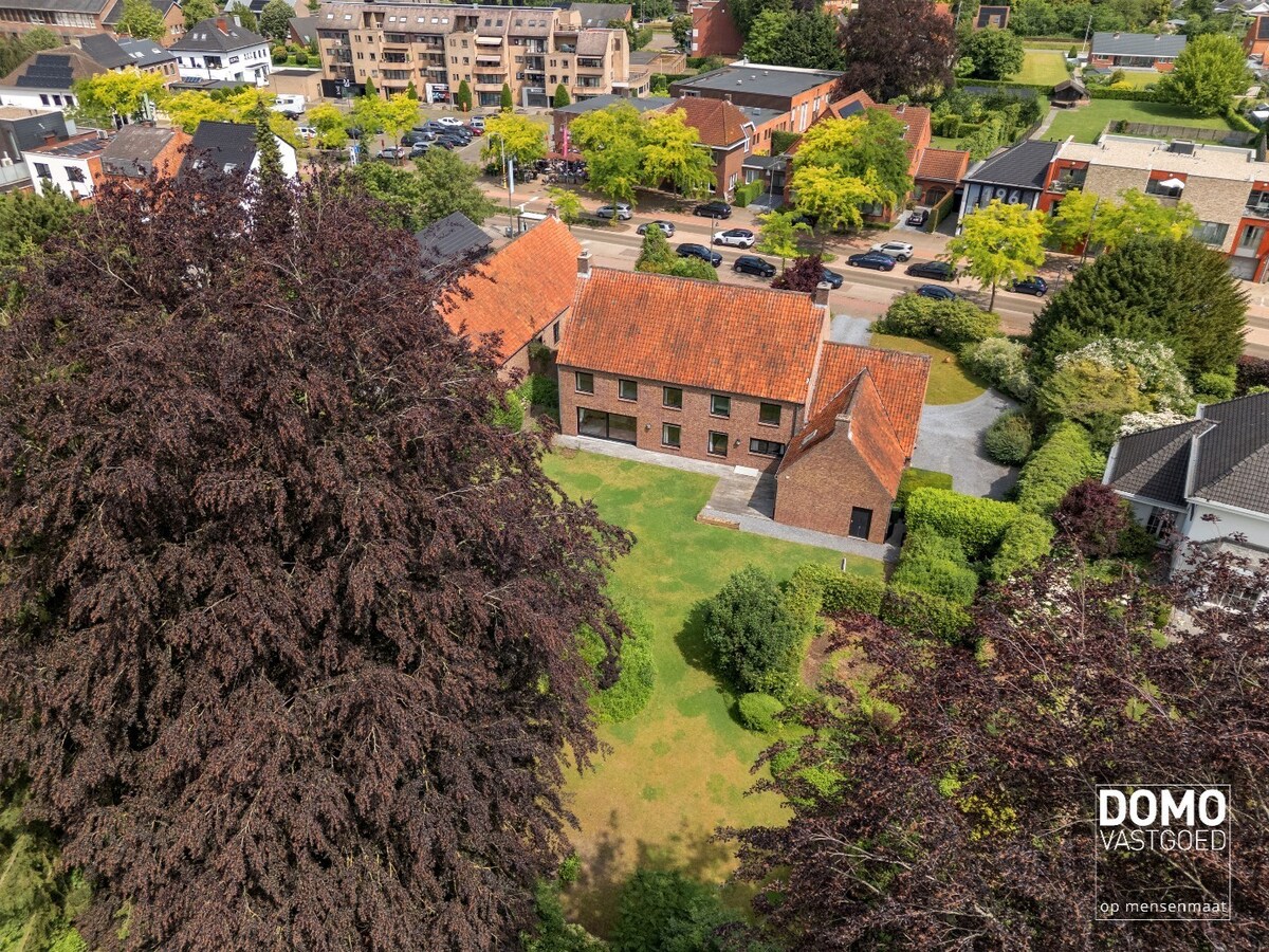 Exclusieve statige open bebouwing met zuid gerichte tuin in het centrum van Kermt (Hasselt) 
