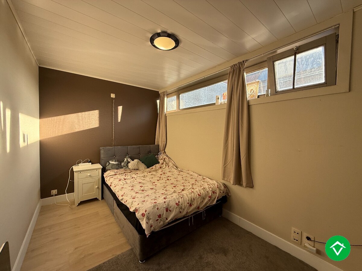 Gelijkvloers appartement met twee slaapkamers en terras te Roeselare 