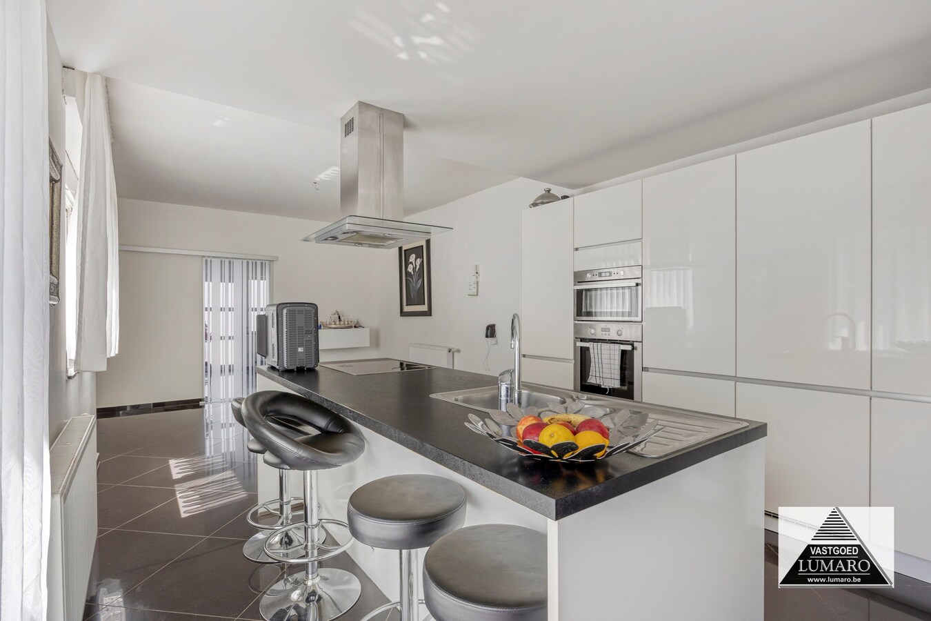 Half-open woning met karakter en grote leefruimtes 
