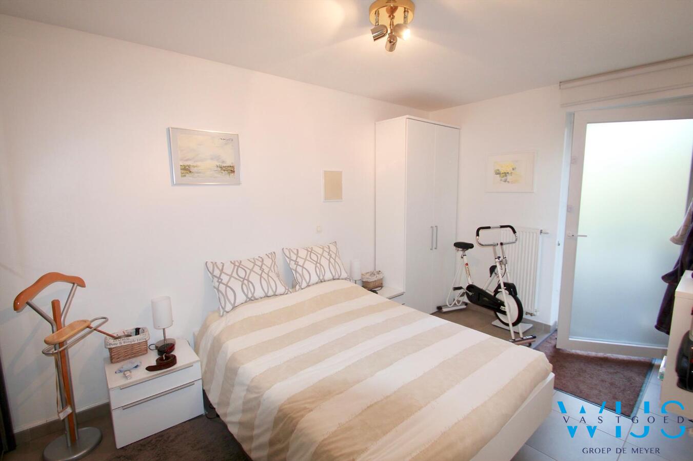 Mooi 2 slaapkamer gelijkvloersappartement in Hartje EVERGEM ! 