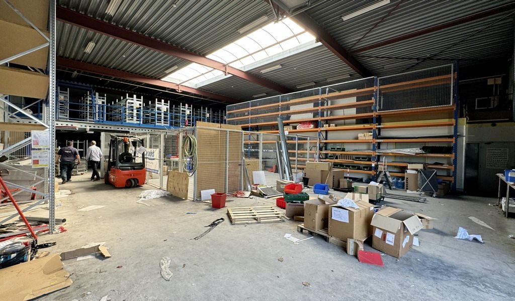 Bedrijfsunit te huur vlakbij oprit A12 te Aartselaar