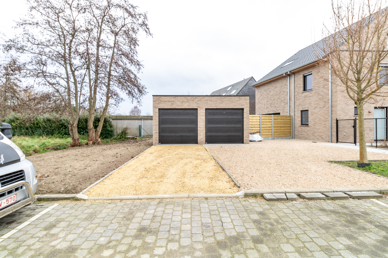 LICHTRIJKE MODERNE HALFOPEN NIEUWBOUWWONING TE OOSTDUINKERKE 