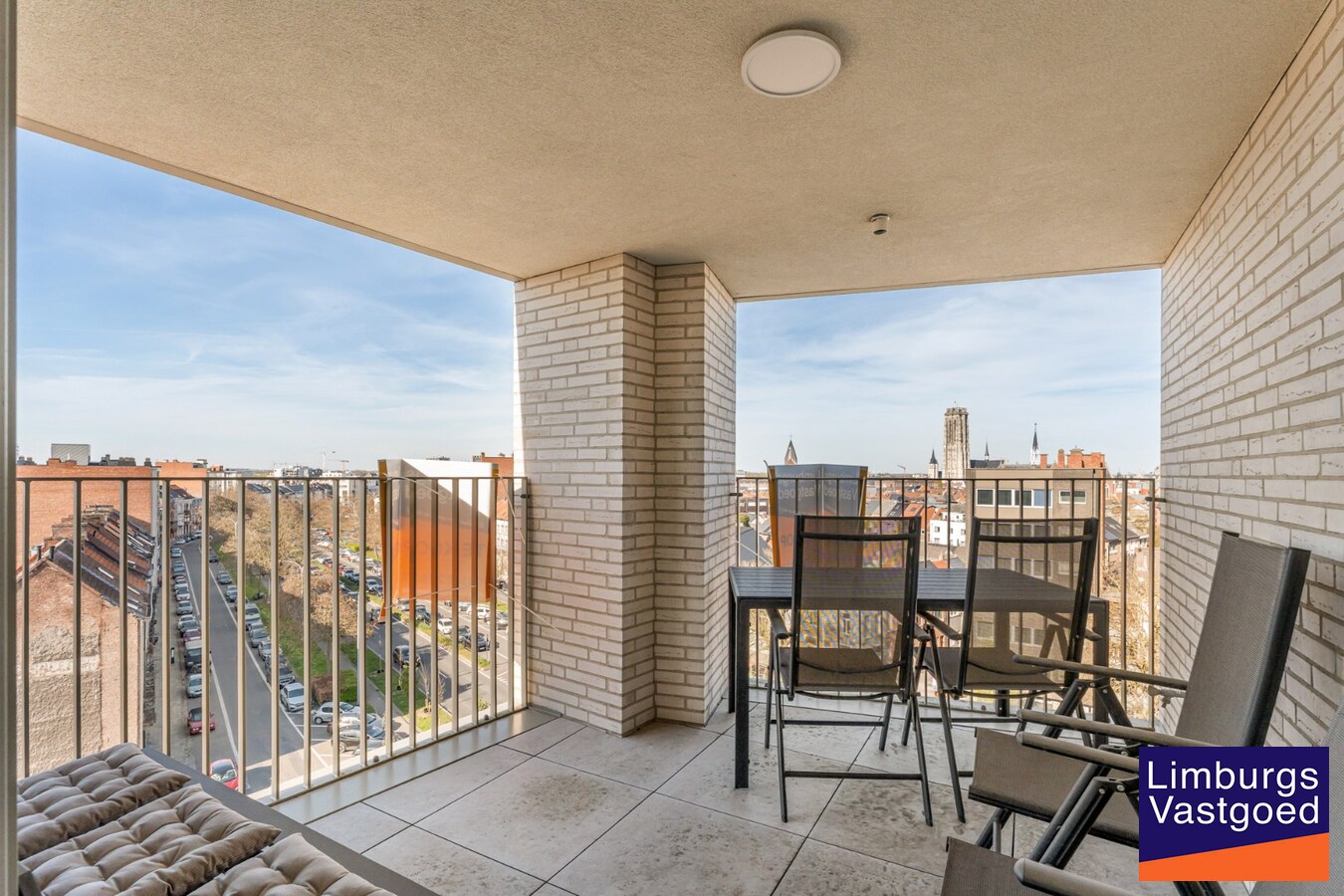 Modern appartement met terras, autostaanplaats + kelderberging 