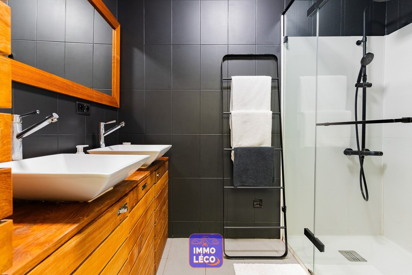 Maison de commerce avec habitation et jardin, RARE à la VENTE ! 