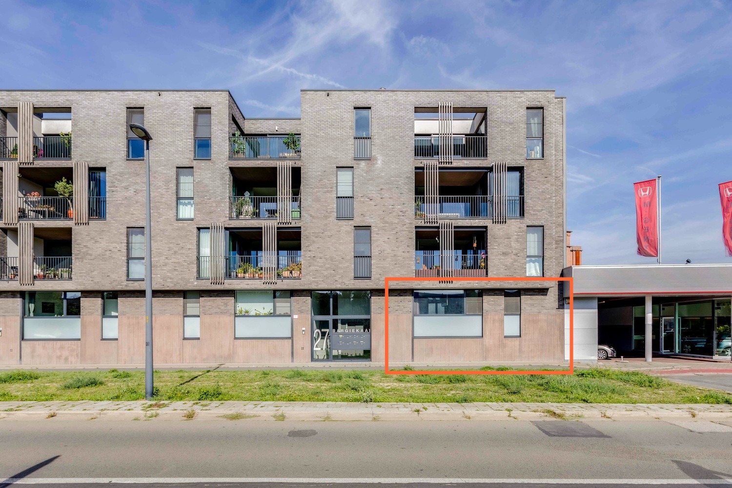 Bel-etage appartement aan het water met mooie tuin! 