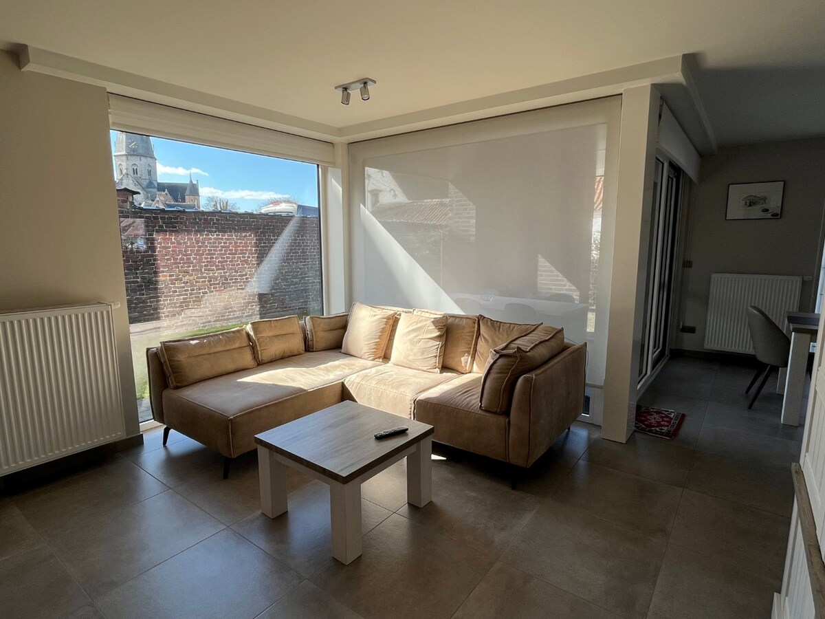 Luxueus én ruim gelijkvloers appartement in rustige omgeving. 