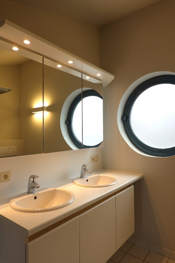 Gerenoveerde stadswoning op uitstekende ligging met binnentuin en garagebox 