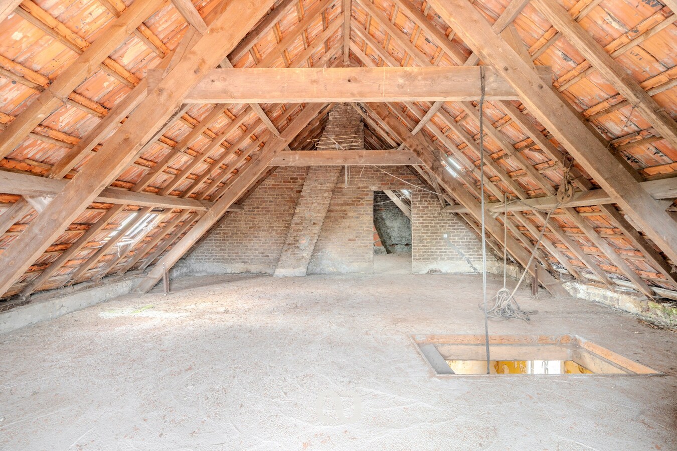 Pastorijwoning met tal van bijgebouwen 