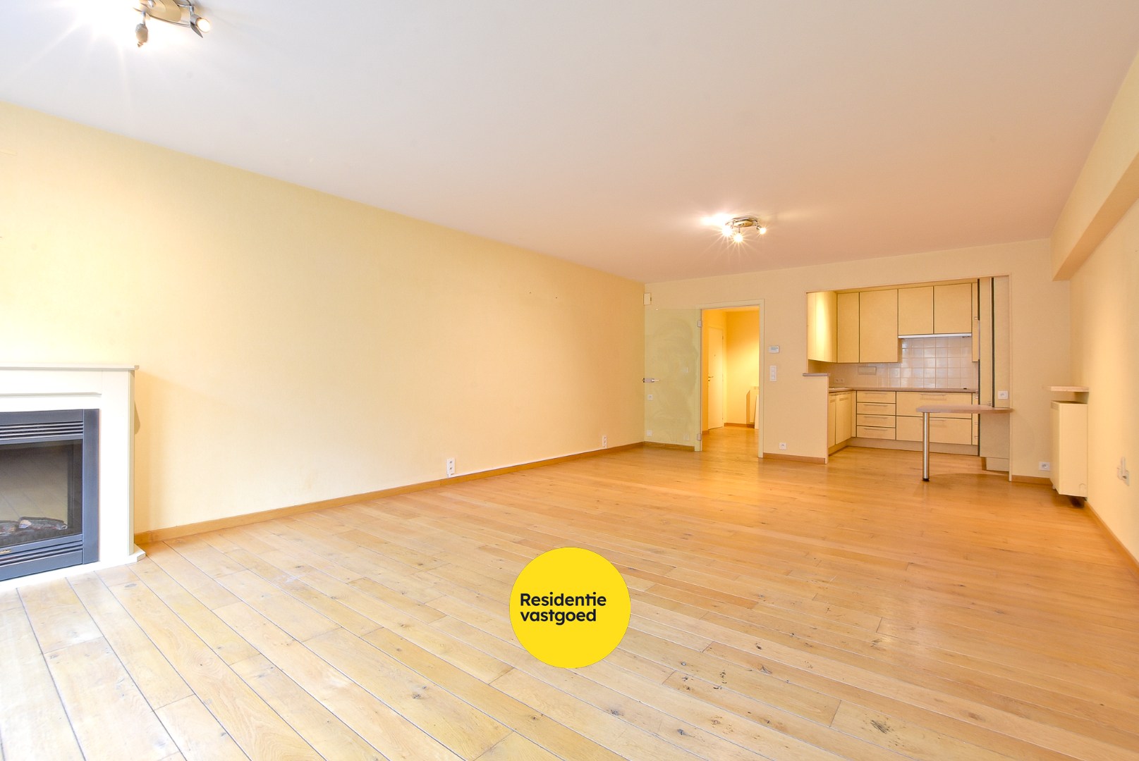 Prachtige 2/3-slaapkamer appartement (112m² + 12m²) in de winkelstraat van Nieuwpoort-stad. 