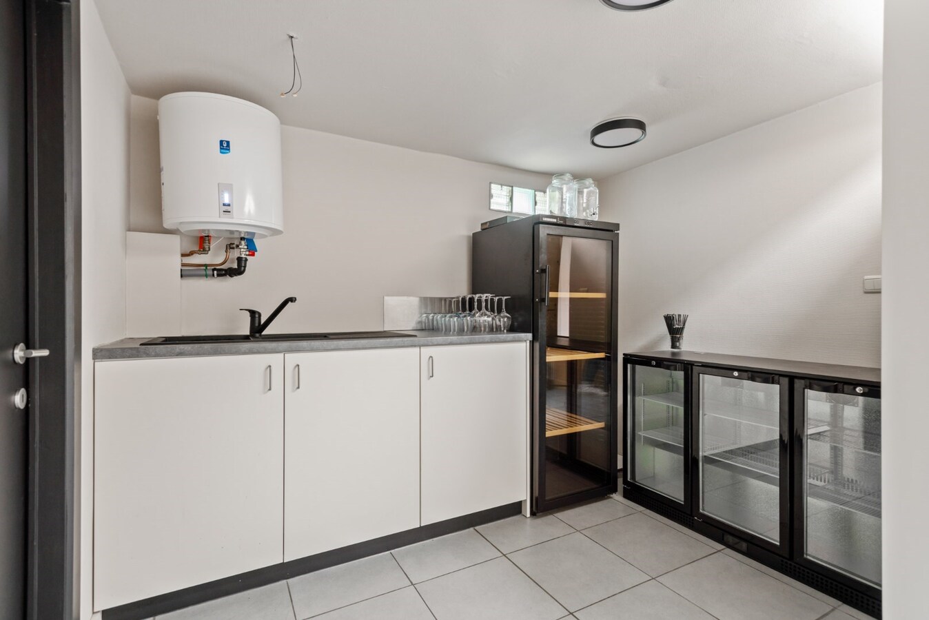 Ideaal gelegen handelspand / kantoor 