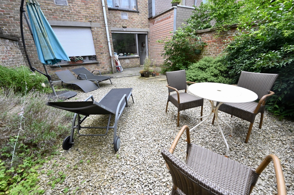 ONGEMEUBELD - Gelijkvloers-appartement met tuin op wandelafstand van de Lippenslaan. 